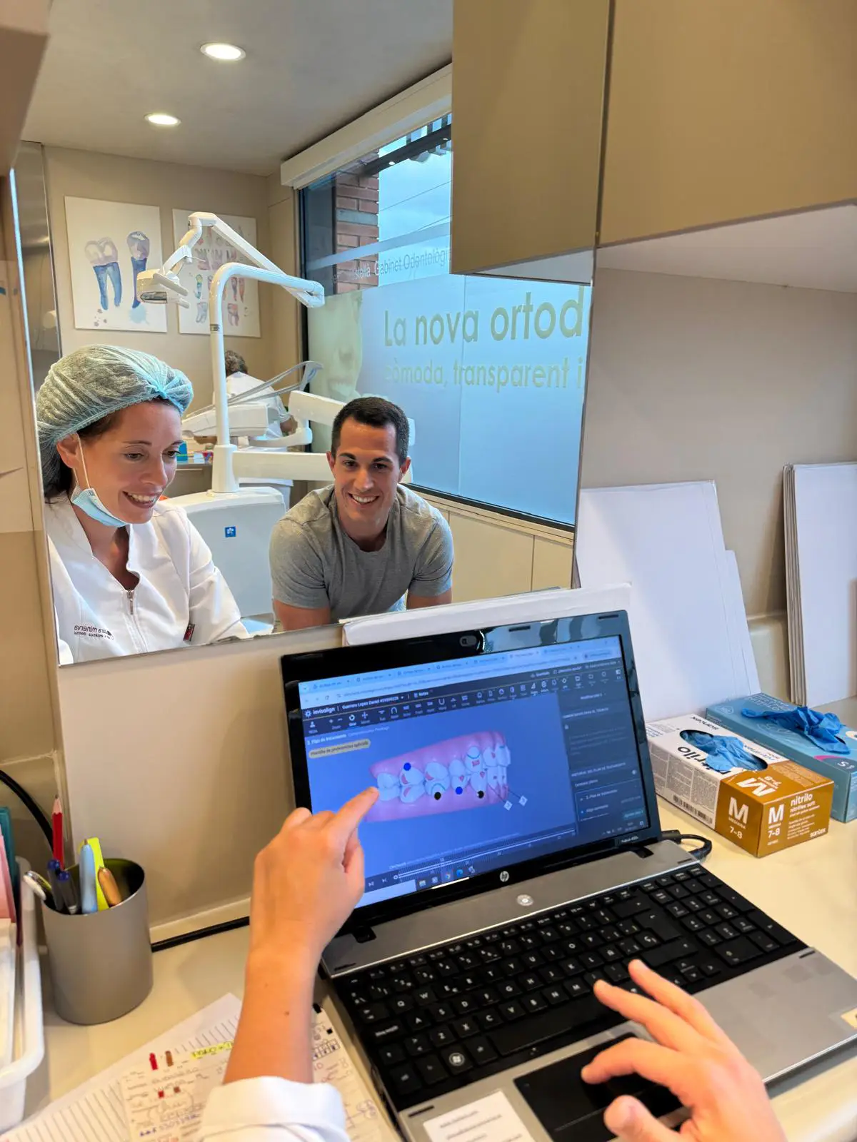 Ortodoncia invisible Montcada – Clínica dental Doctora Minerva Ortodoncia invisible Montcada - Clínica dental Doctora Minerva