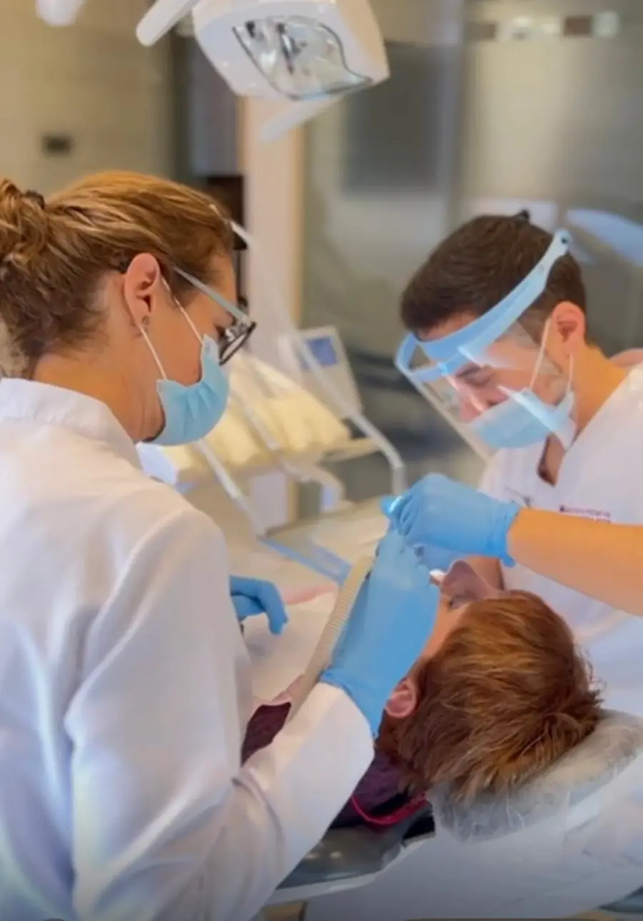 Periodoncia en Montcada – Clínica dental Doctora Minerva Periodoncia en Montcada - Clínica dental Doctora Minerva