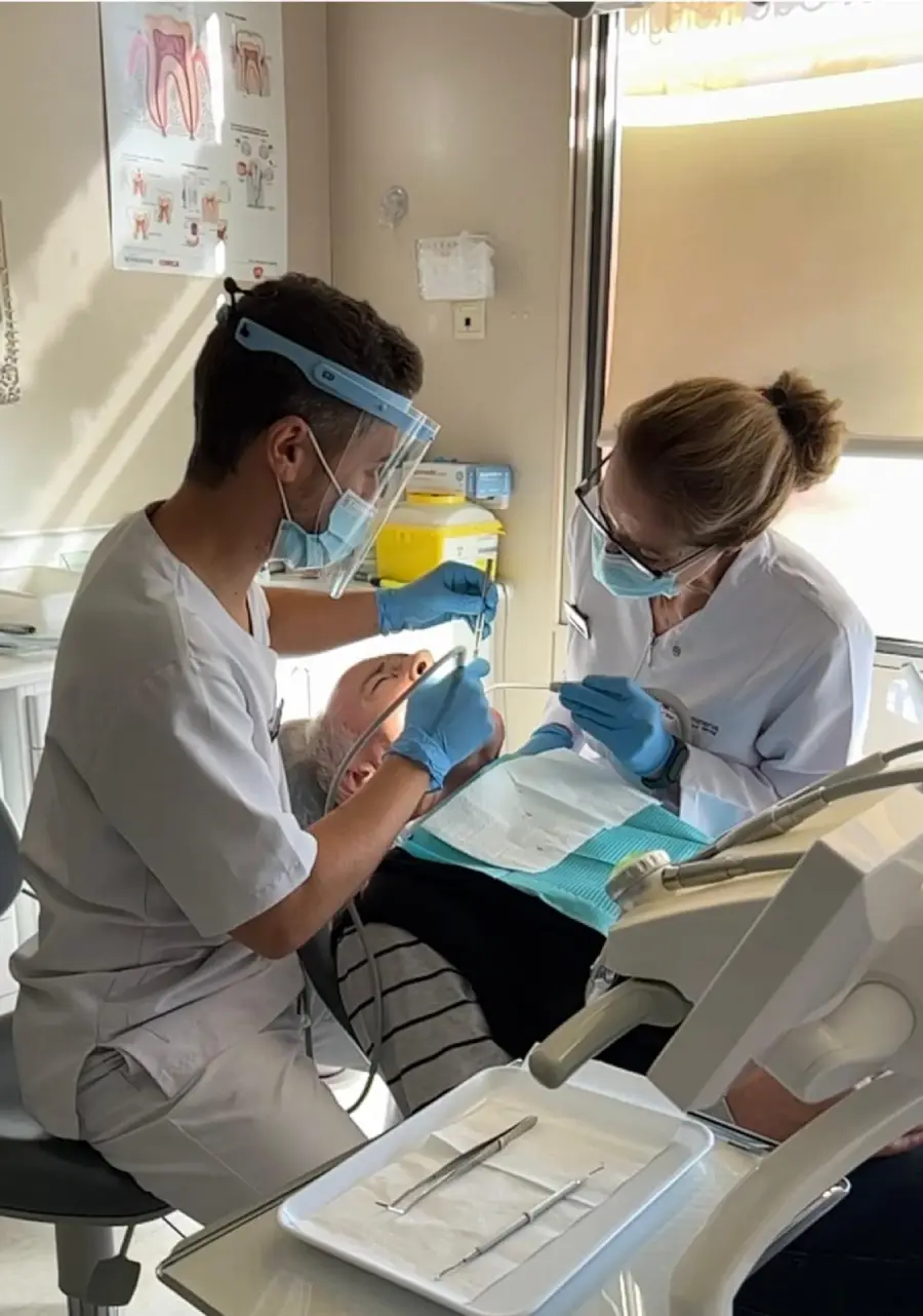 Periodoncia en Montcada – Clínica dental Doctora Minerva Periodoncia en Montcada - Clínica dental Doctora Minerva